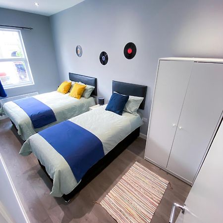 Modern 1 Bedroom Flat In Wood Green Londres Extérieur photo