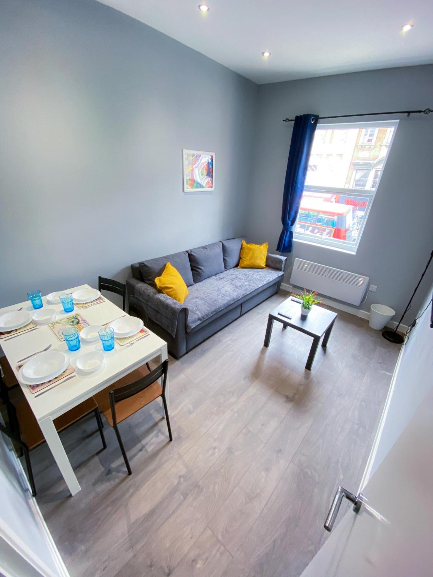 Modern 1 Bedroom Flat In Wood Green Londres Extérieur photo