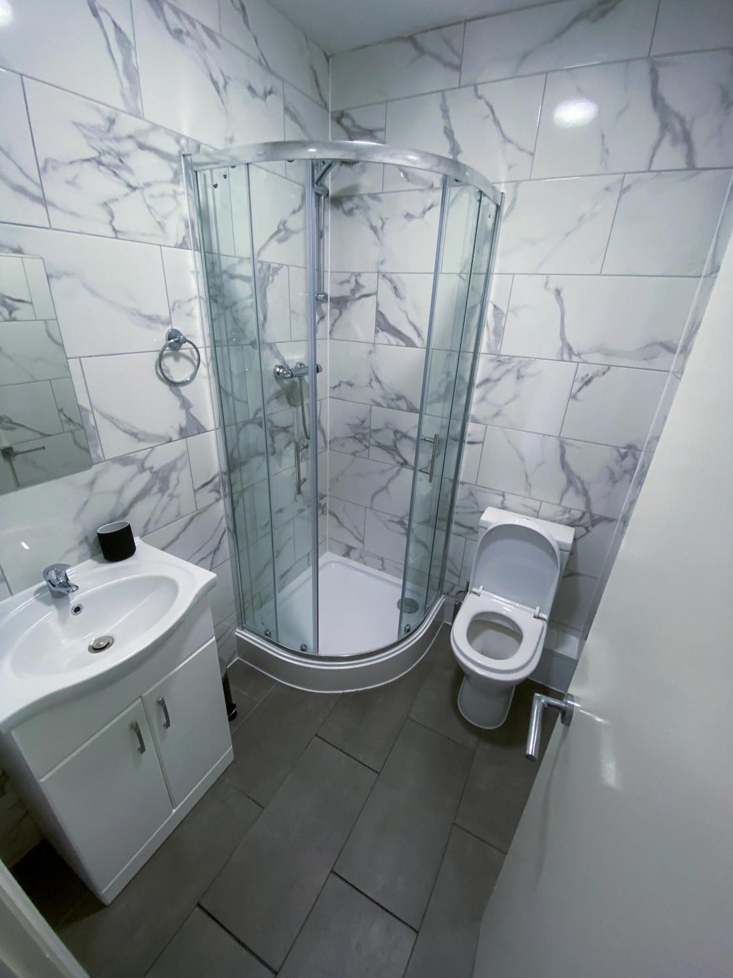 Modern 1 Bedroom Flat In Wood Green Londres Extérieur photo