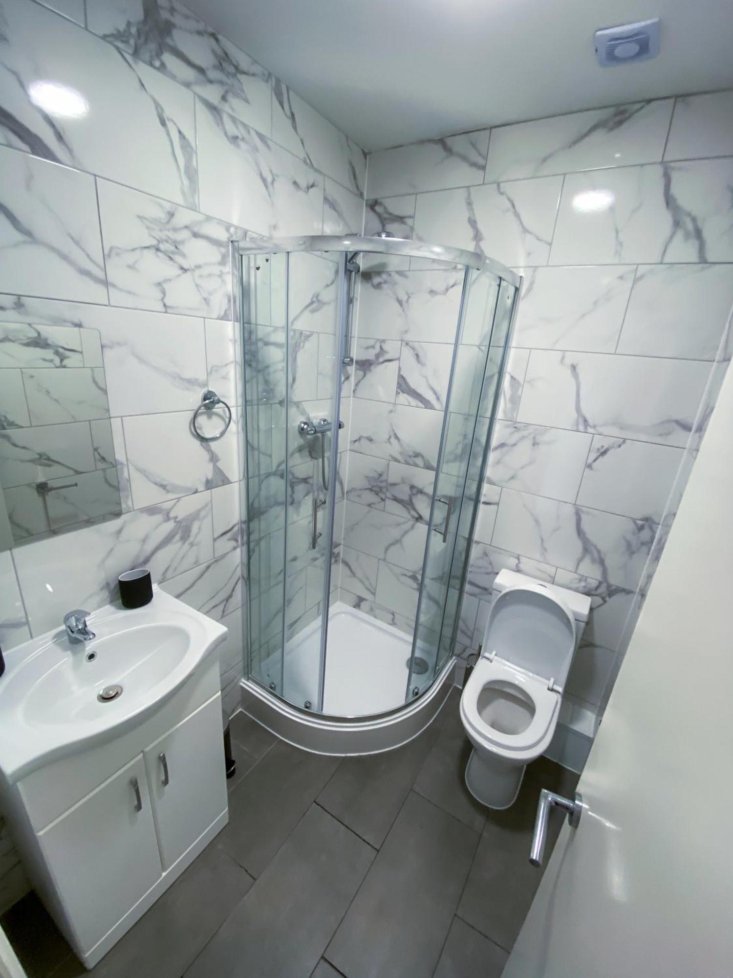 Modern 1 Bedroom Flat In Wood Green Londres Extérieur photo