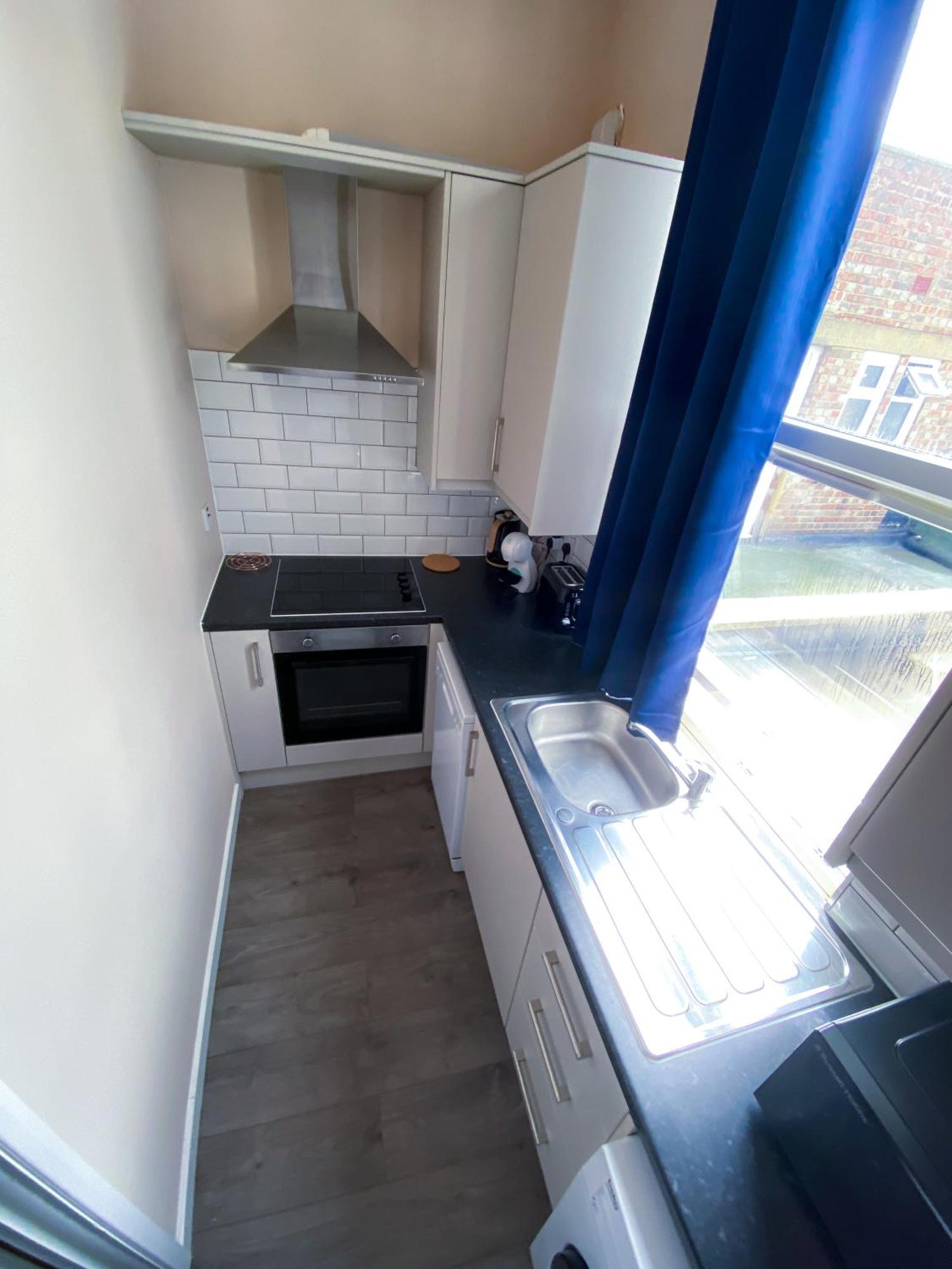 Modern 1 Bedroom Flat In Wood Green Londres Extérieur photo