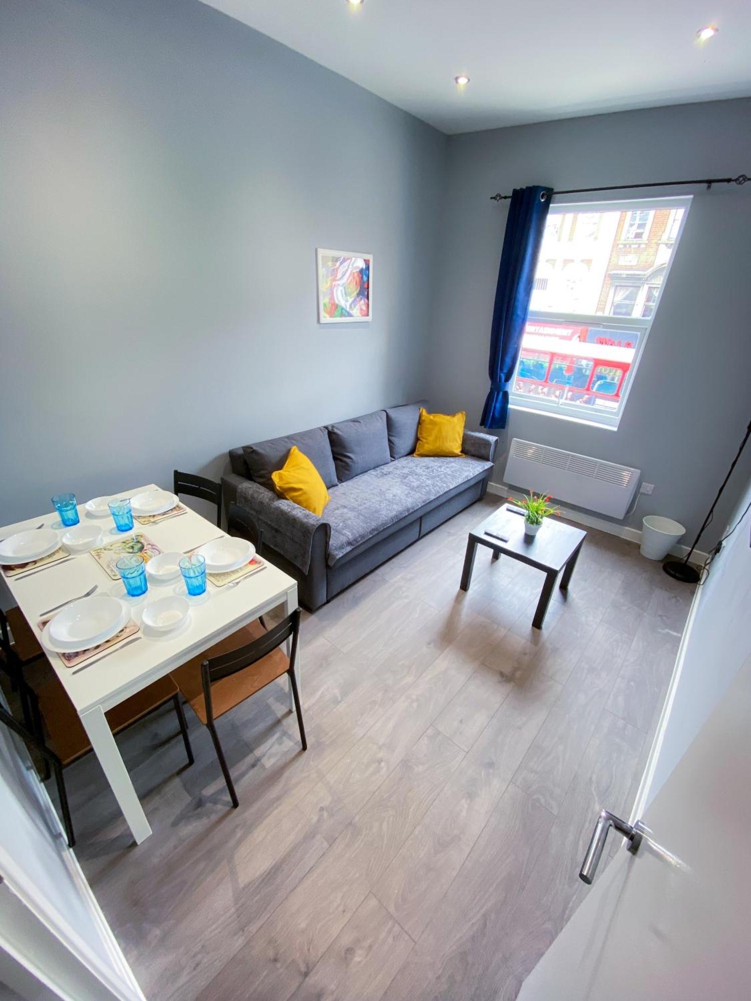 Modern 1 Bedroom Flat In Wood Green Londres Extérieur photo