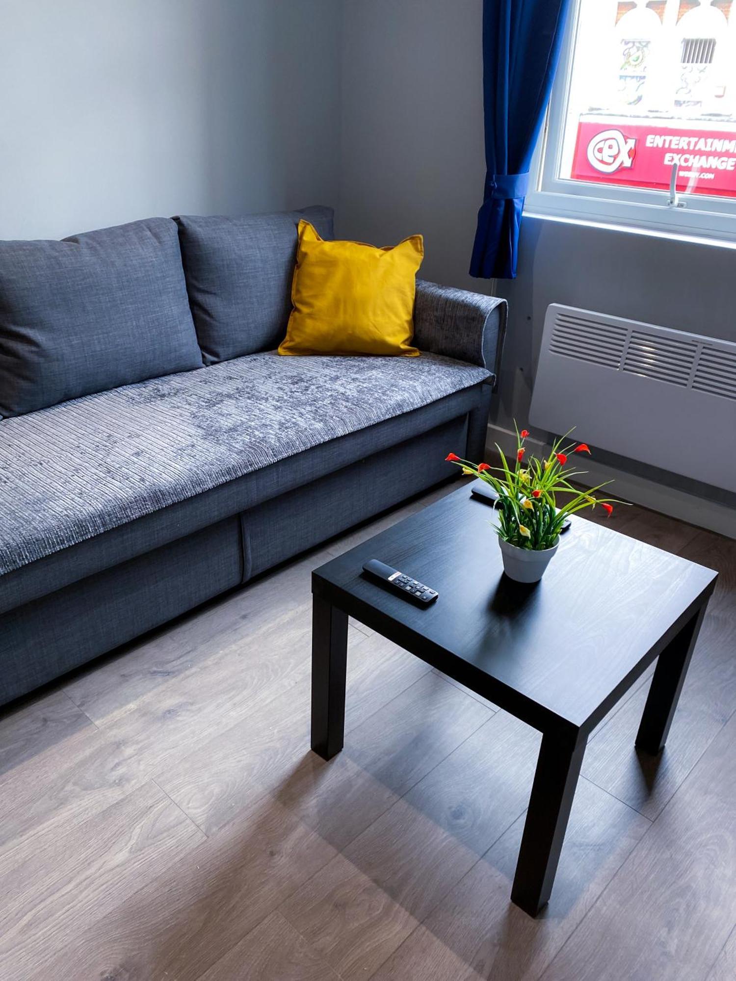 Modern 1 Bedroom Flat In Wood Green Londres Extérieur photo